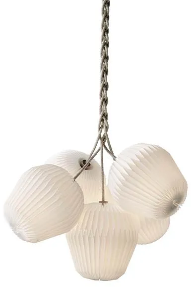 Le Klint THE BOUQUET Large Chandelier, jossa on 5 vakiovarjostinta